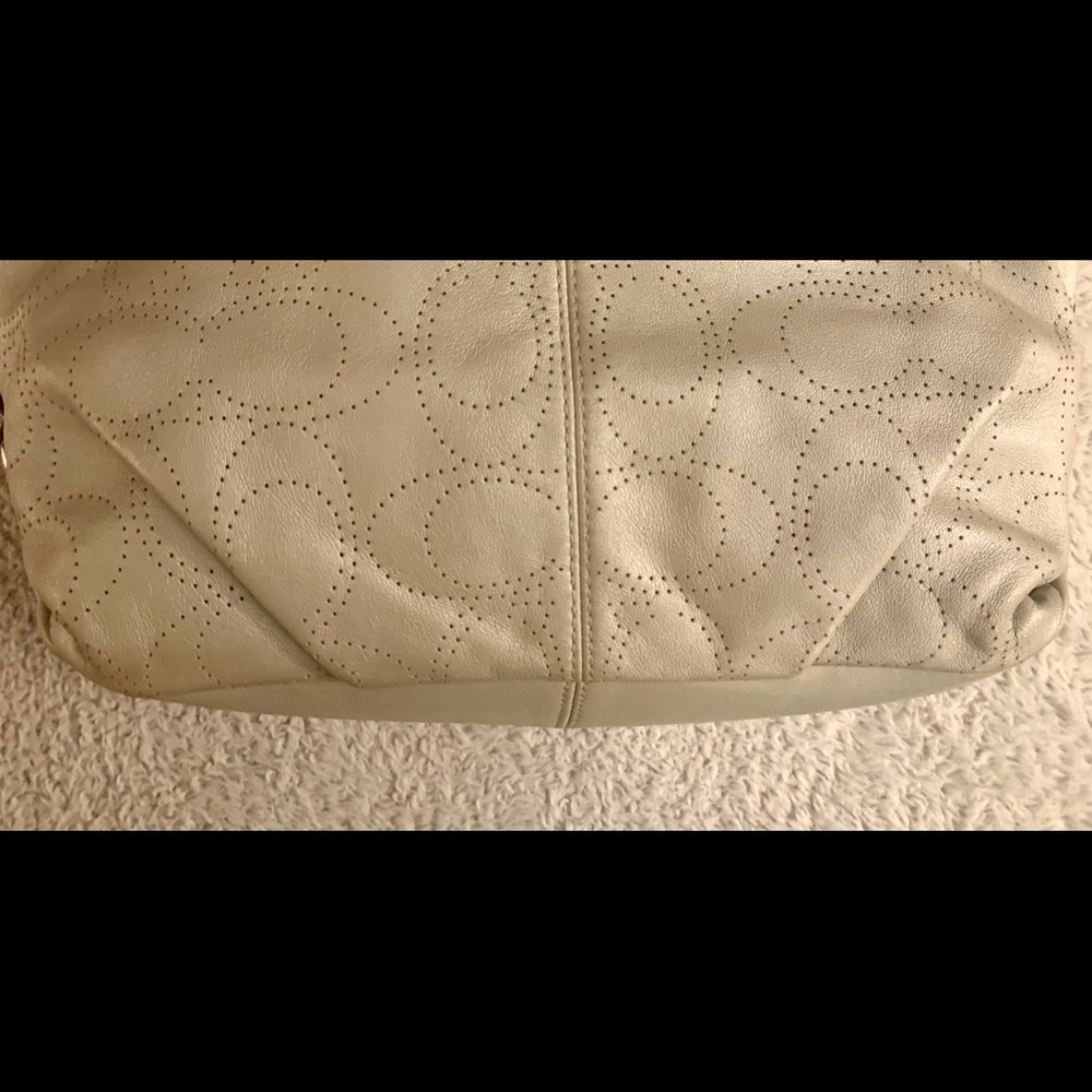 Coach Leather Logo Shoulder Bag in Pearled grey - Picture 4 of 16